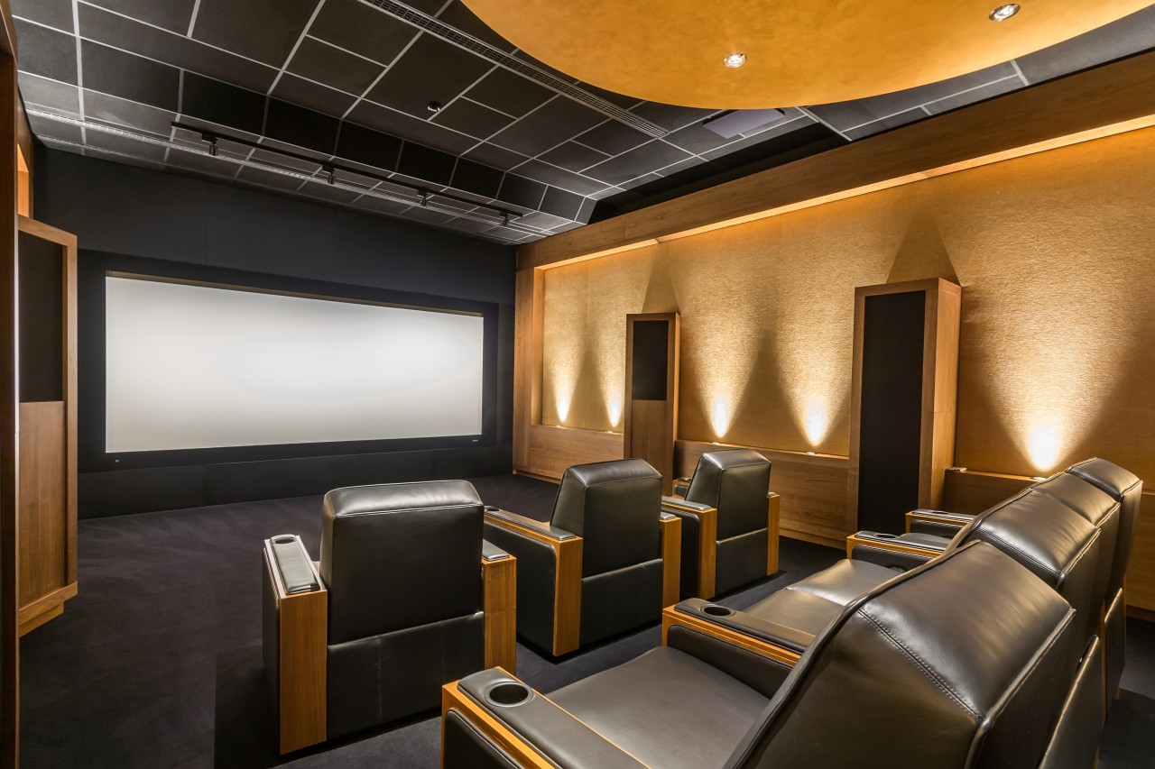 enjoy-the-ultimate-home-theater-design-setu_20240703-220328_1